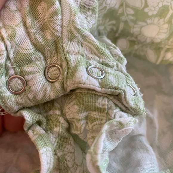 Vince Camuto 6-9 month girls romper green and white - Picture 2 of 3